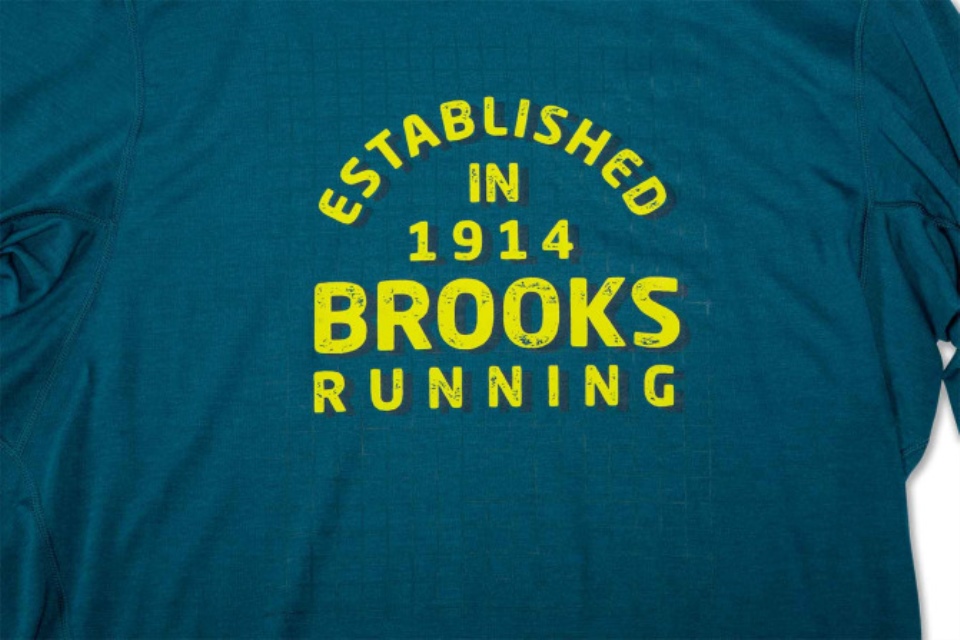 Brooks Avstand Grafisk Langermet Elektrisk-hvit